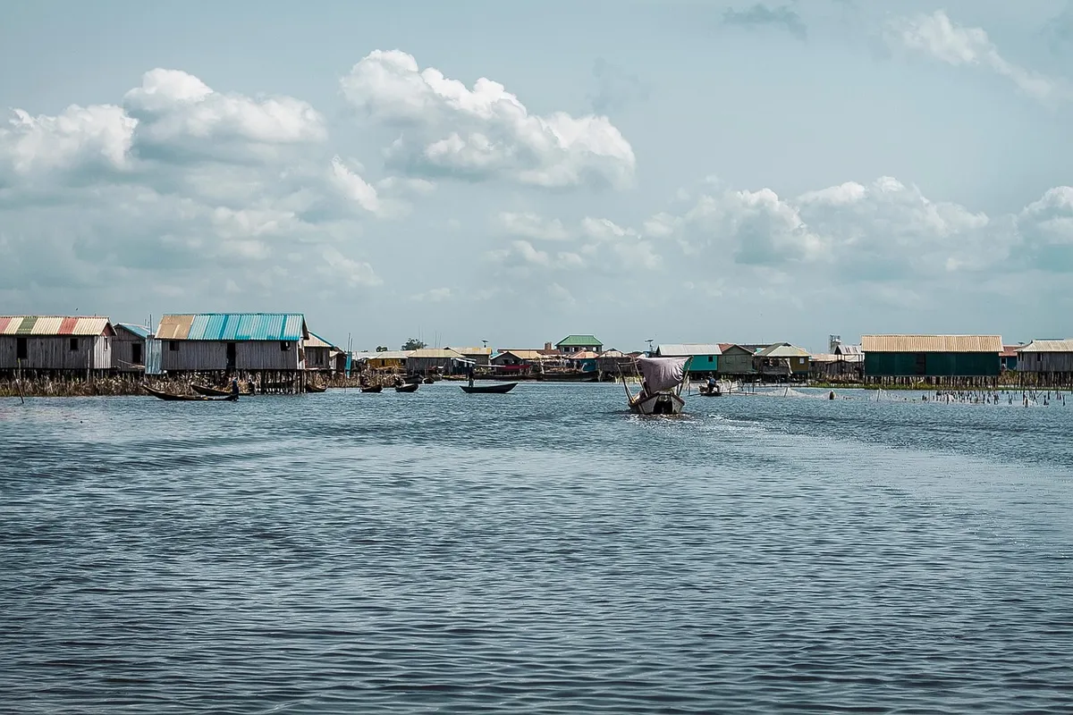 Maisons sur pilotis de Ganvié, village lacustre du lac Nokoué, au Bénin