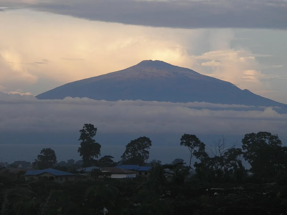 El monte Camerún al atardecer