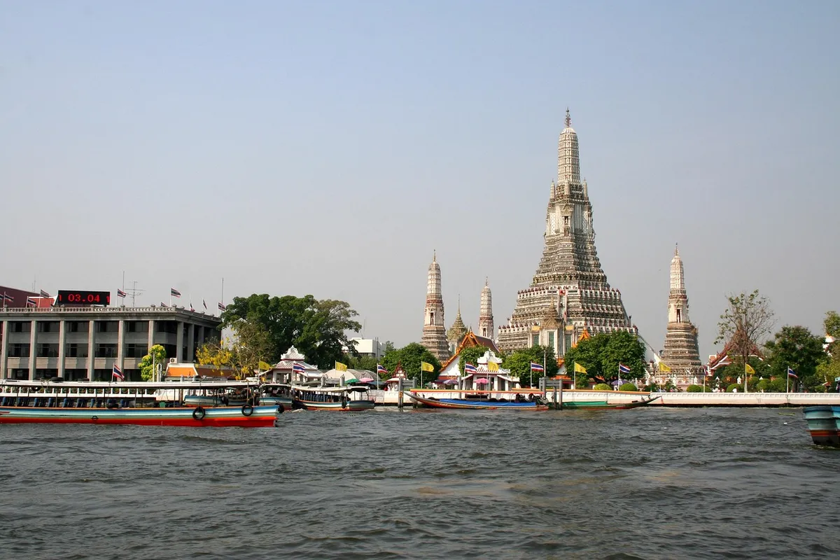 Le Wat Arun, au bord de la Chao Phraya, à Bangkok