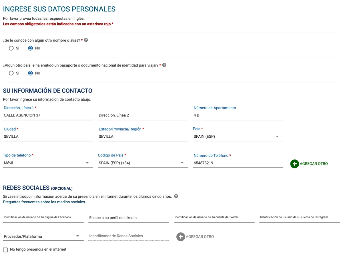 Datos personales: alias, otros documentos, dirección en Sevilla, teléfono móvil con el +34 y el apartado de redes sociales marcado como opcional