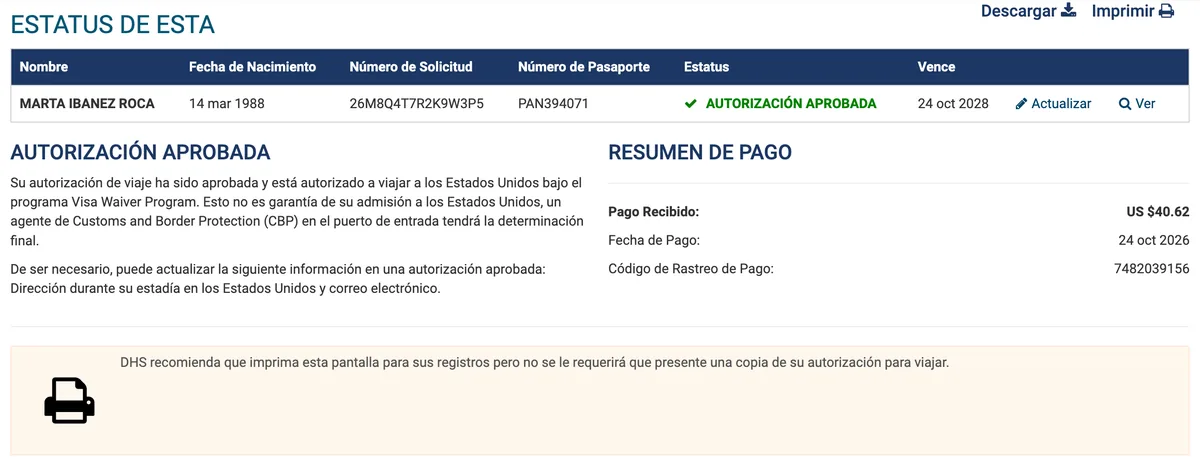 Estatus de ESTA con Autorización aprobada, fecha de vencimiento y resumen del pago de 40,62 dólares (recreada con datos de ejemplo)