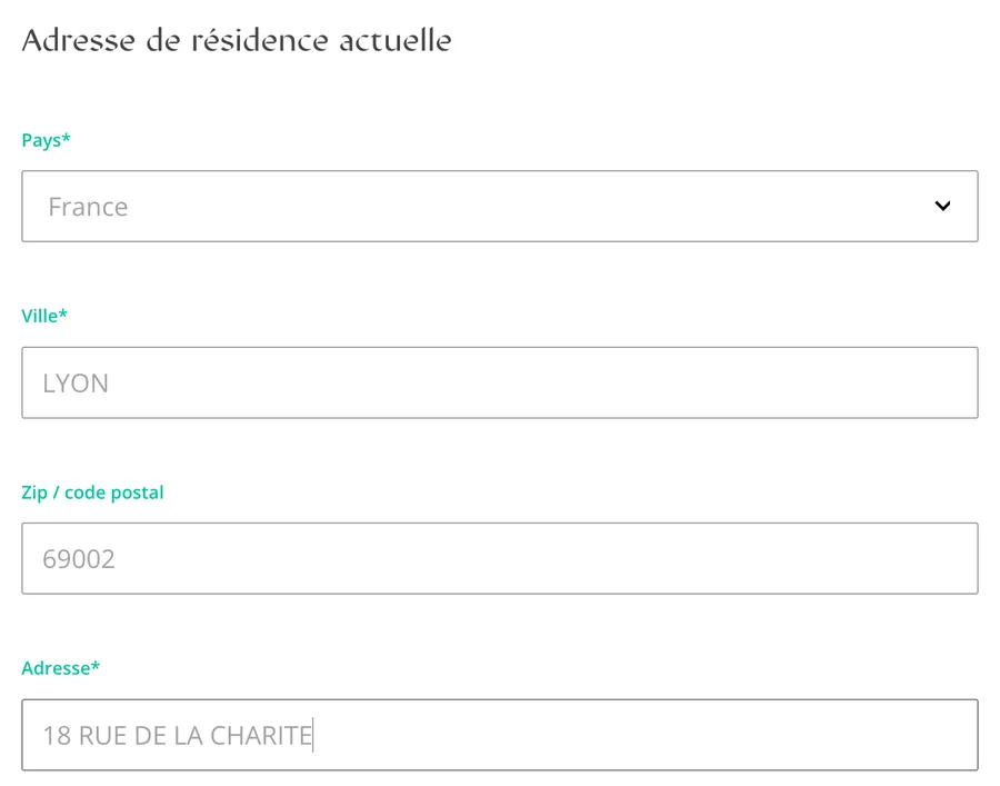 Adresse de résidence actuelle : pays, ville, code postal et adresse