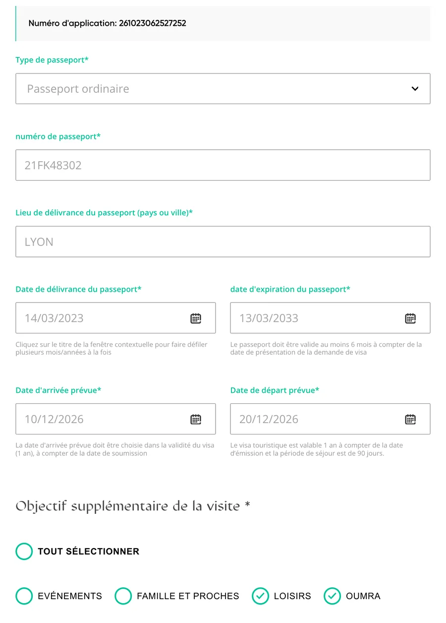 Données du passeport, dates du voyage et motifs Loisirs et Oumra cochés
